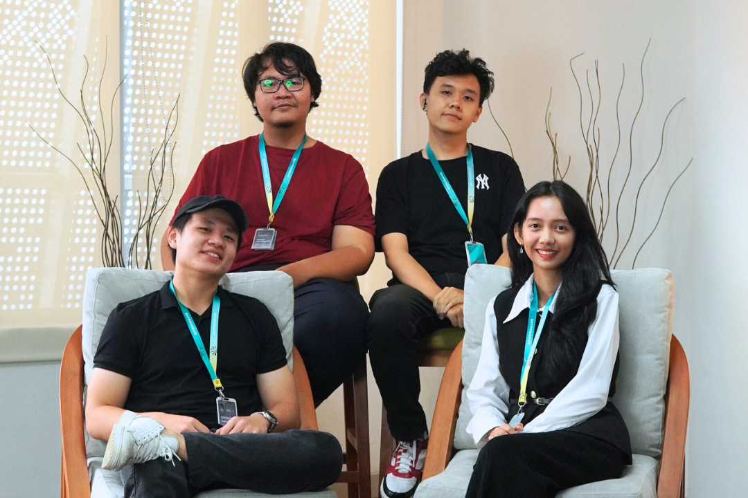 Empat pendiri startup tahap prototyping program inkubasi bisnis Skystar Ventures. Badal (kiri atas), Kelvin (kanan atas), Calving (kiri bawah), dan Gloria (kanan bawah.