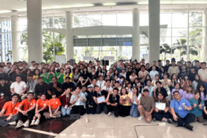 Seluruh peserta program inkubasi Skystar Ventures berfoto pada momen Demo Day 2025