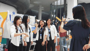 Keseruan peserta dan pengunjung exhibition Skystar Ventures Startup Demo Day & Exhibition 2026