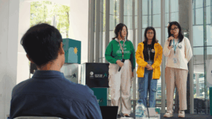 Peserta Skystar Ventures Startup Demo Day & Exhibition 2026 memaparkan bisnisnya di hadapan mentor panelis